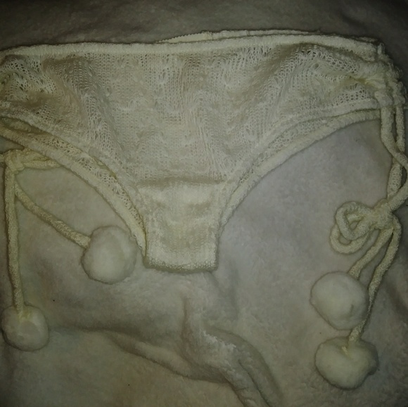 NWOT - OFF WHITE NAUGHTY SNOW ESKIMO COSTUME - Picture 3 of 8